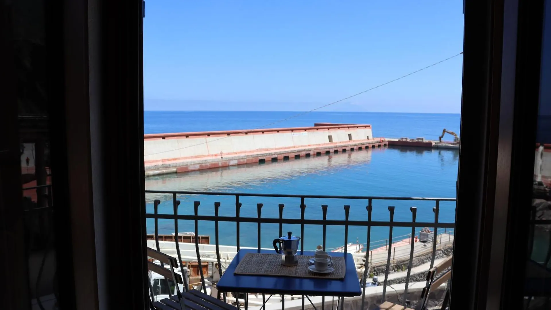Il Balcone Sul Molo Di Malfa Daire  Malfa (Salina)